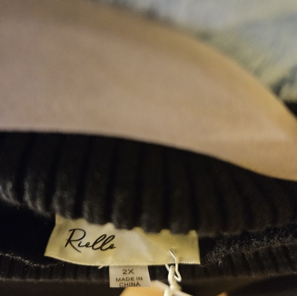 Sweater - Picture 5 of 6